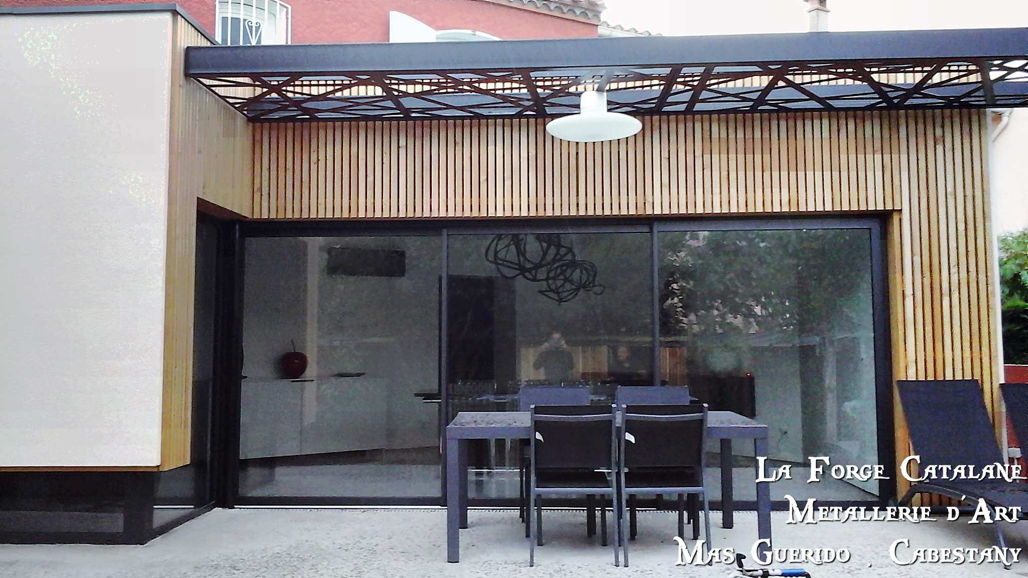 pergola moderne tube decoupe laser terrasse fer Forge Catalane Cabestany (3).jpg